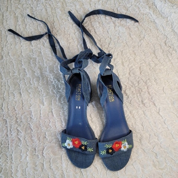 KENNETH COLE REACTION Denim Embroidered Heels Size 6.5 - Picture 3 of 10